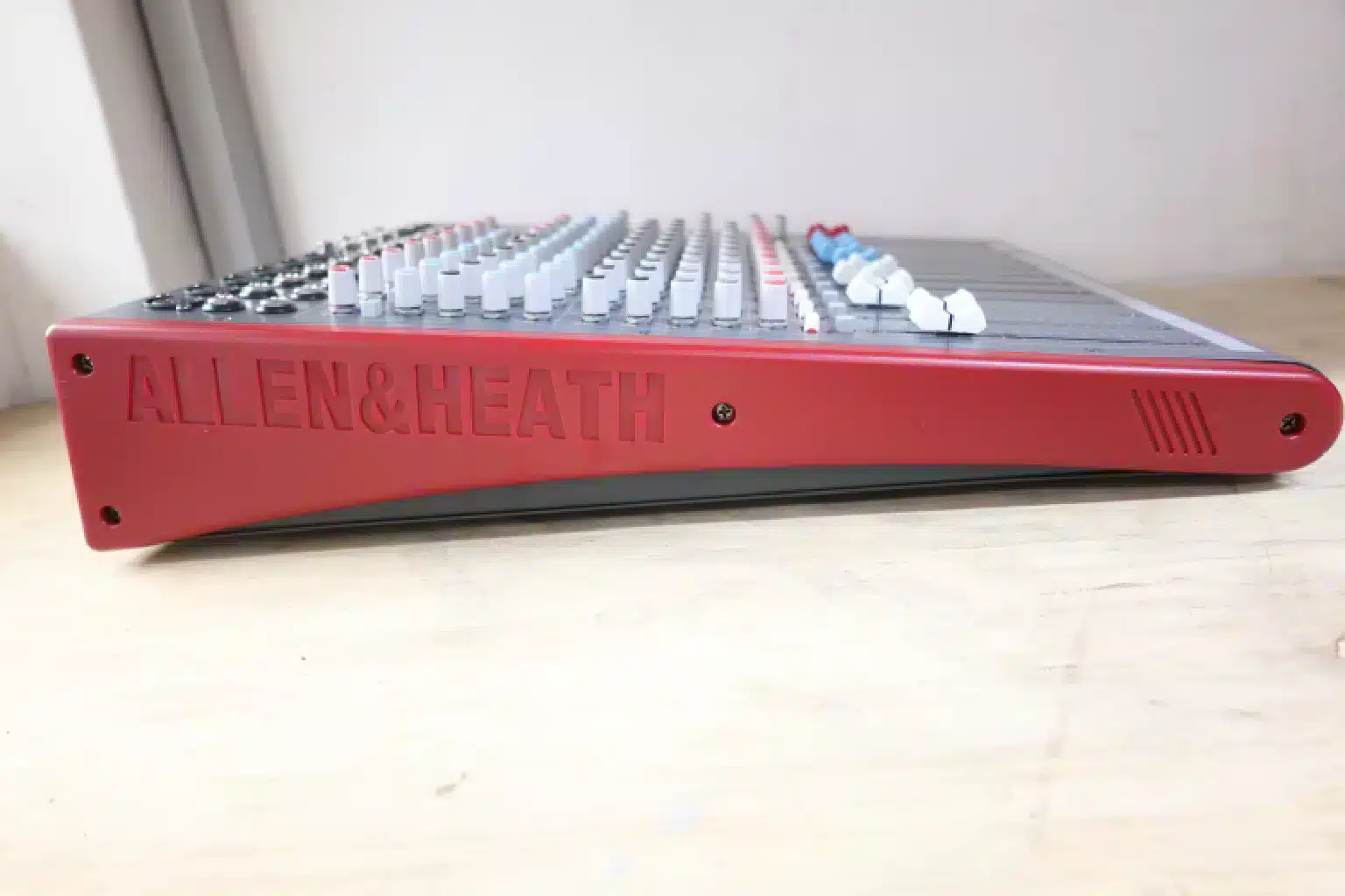 Allen & Heath ZED 14 effects