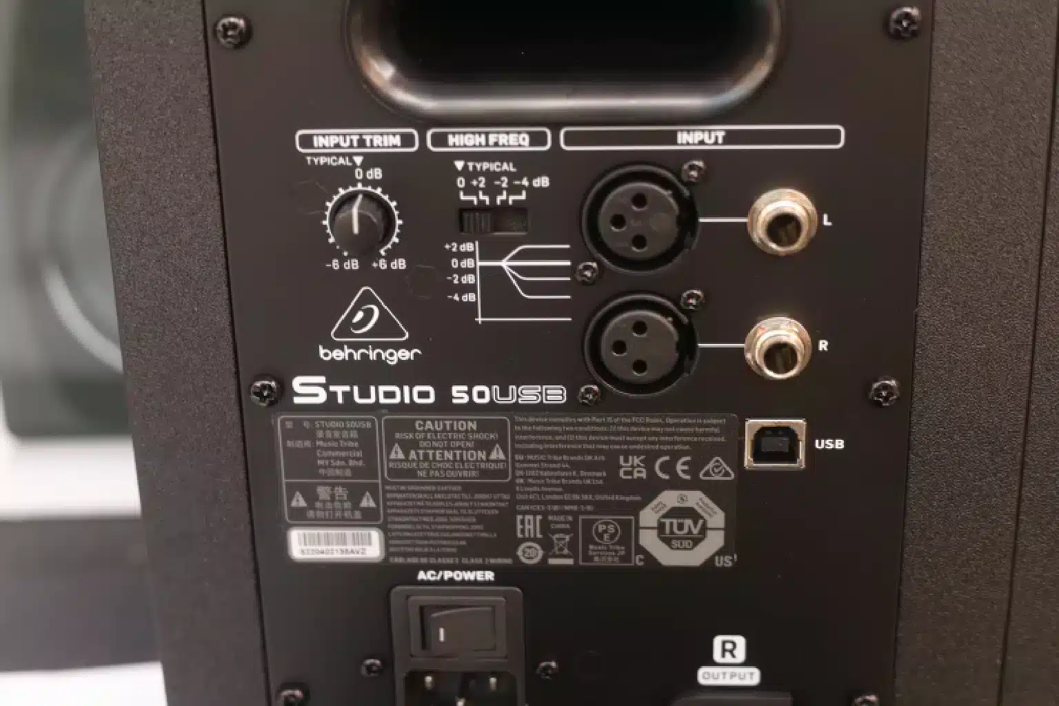 Behringer Studio 50USB frequency response