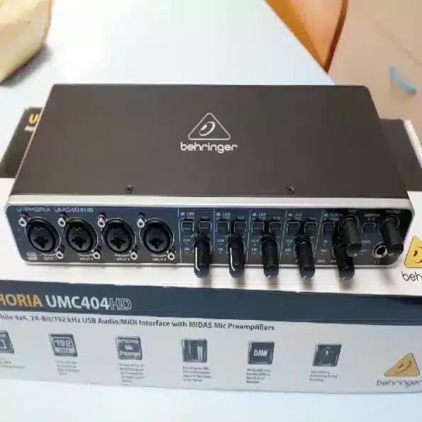 Behringer UMC204HD MIDI Interface