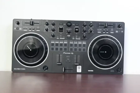 Pioneer DDJ-Rev1 vs DDJ-400