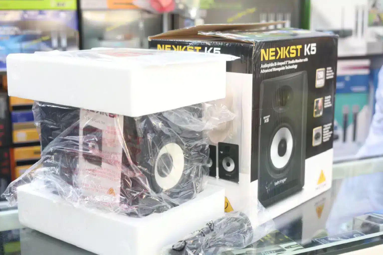Behringer Nekkst K5 studio monitor pair