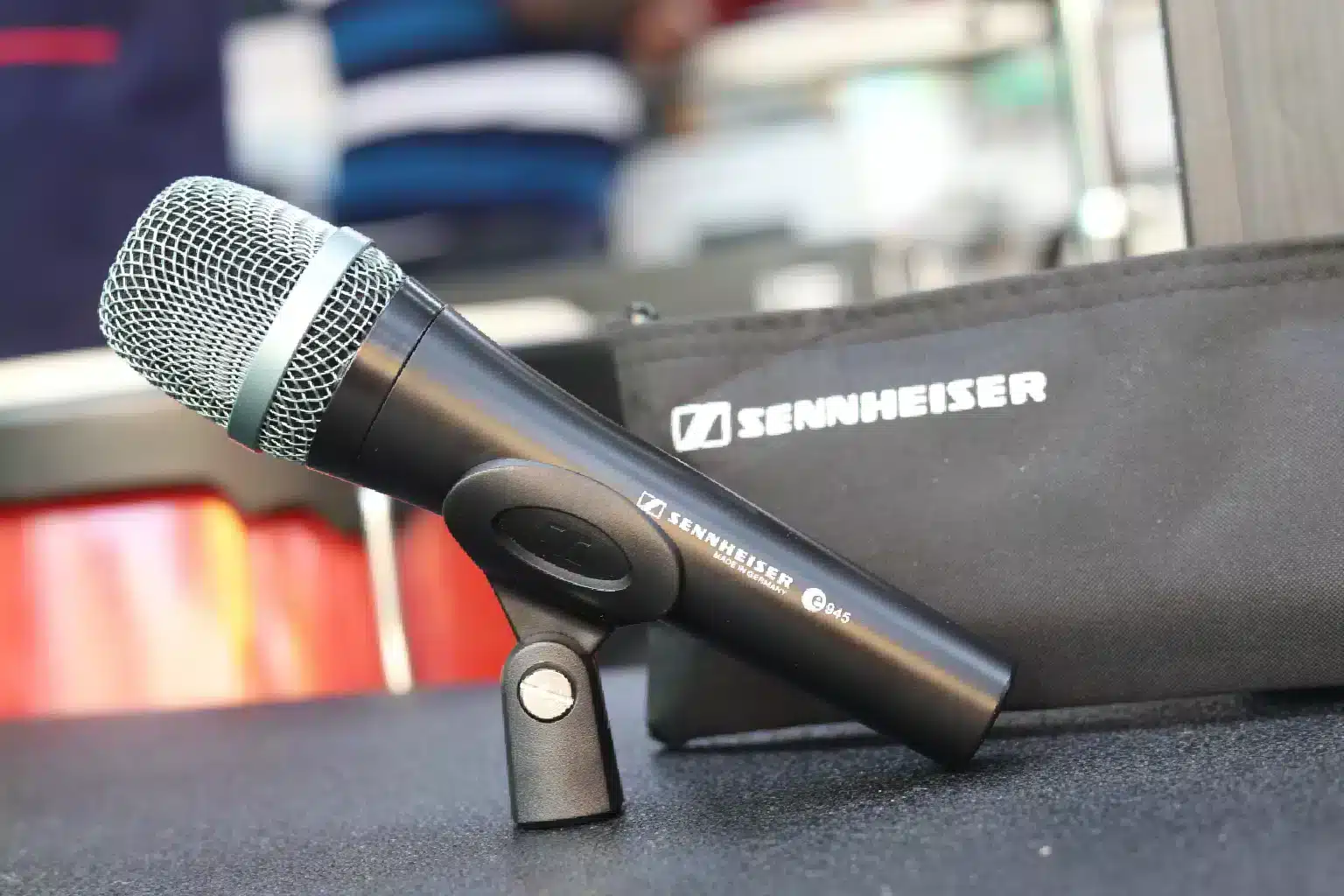 Professional stage microphone