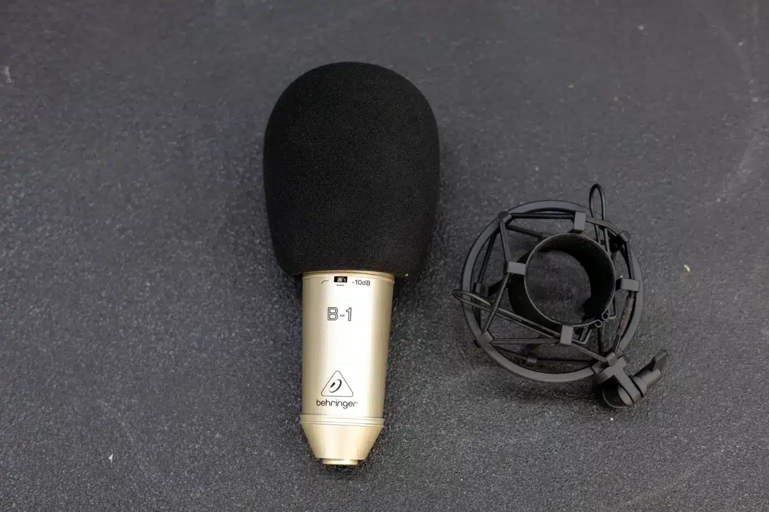 Behringer B-1 vs B-2