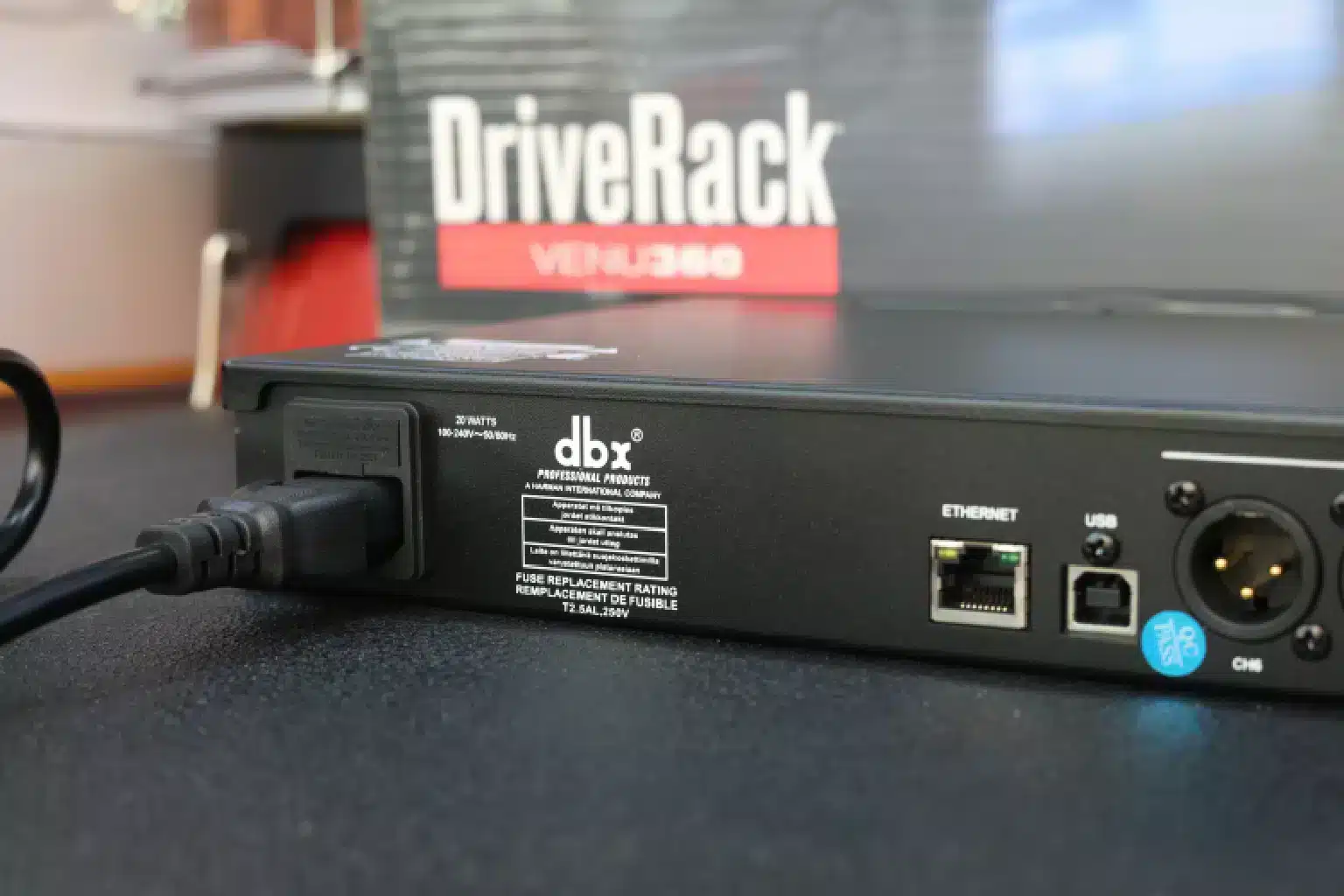 Behringer DBX DriveRack VENU360 equalizer