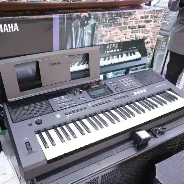 Yamaha PSR E473 keyboard