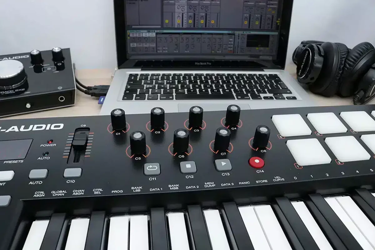 Oxygen Keyboard 25