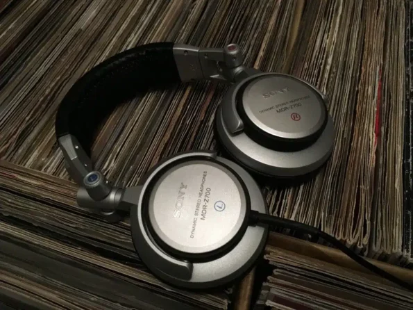 Z700DJ Headphones