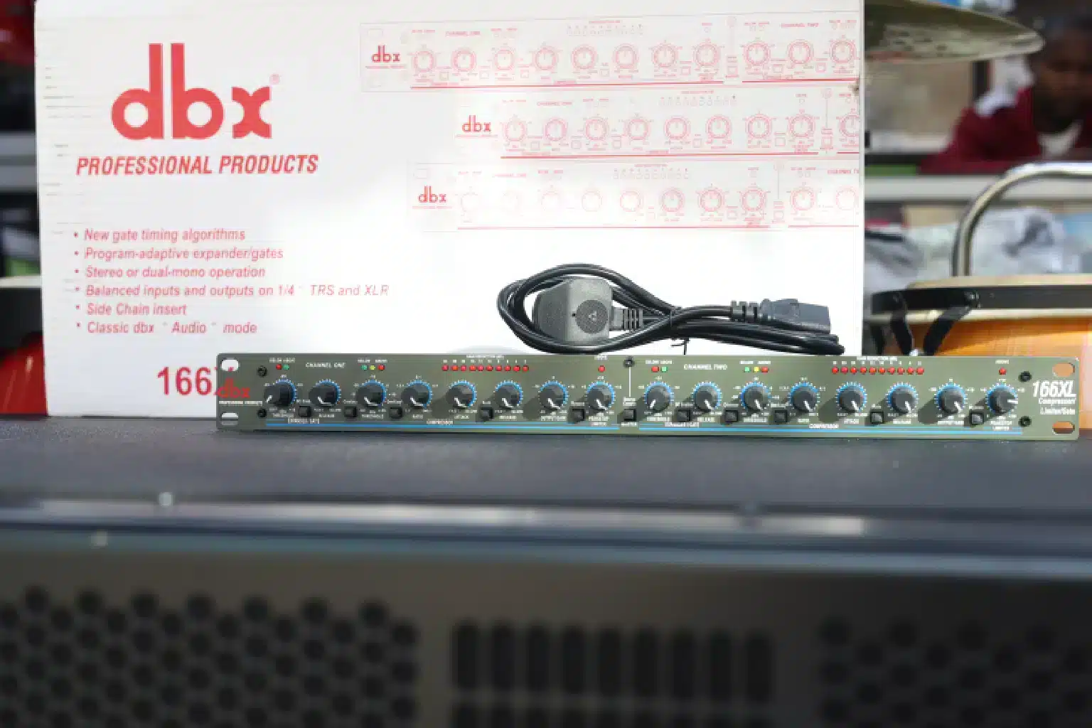 Behringer dbx 166XL dynamics processor