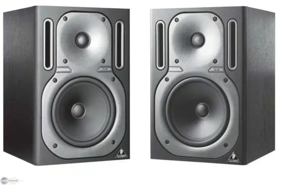 Behringer Truth B2030A