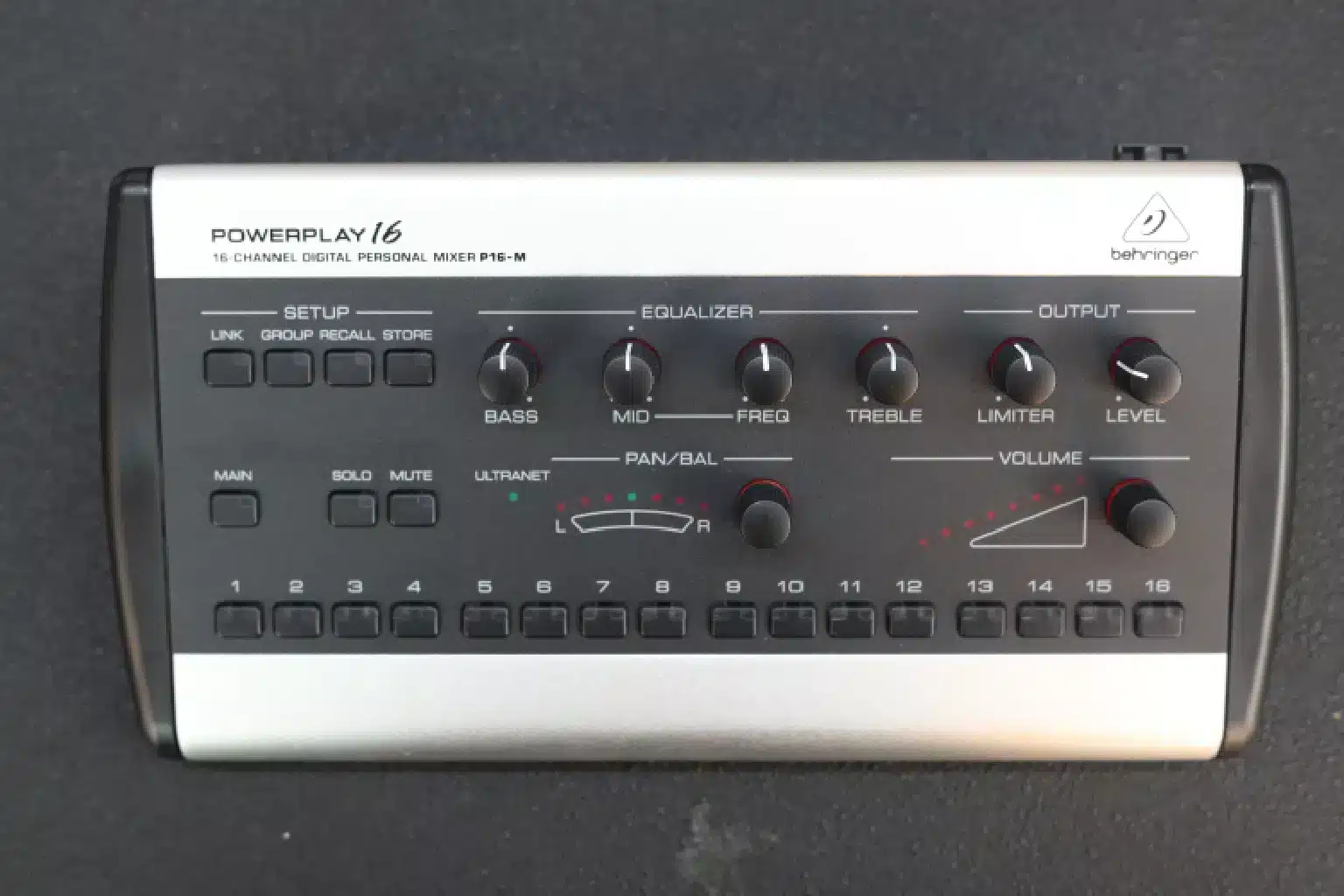 Behringer PowerPlay P16-M connectivity