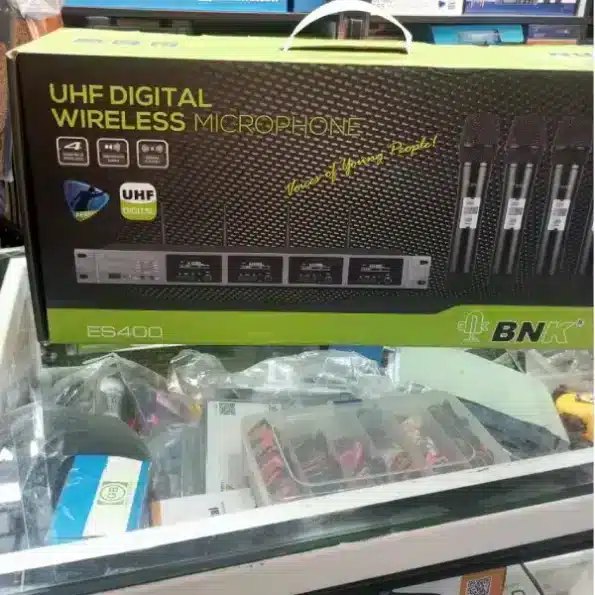 BNK ES400 UHF digital