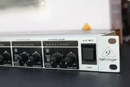 Behringer PRO MX882 
