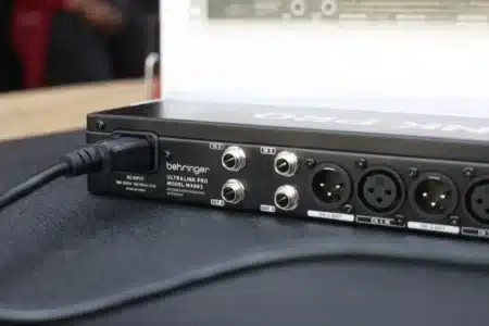 Behringer Ultralink PRO MX882 8-channel