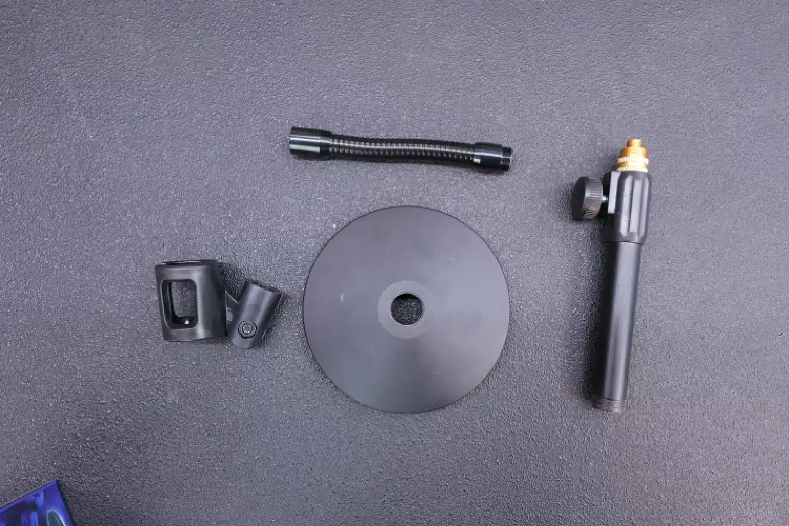 Lightweight desktop mic stand