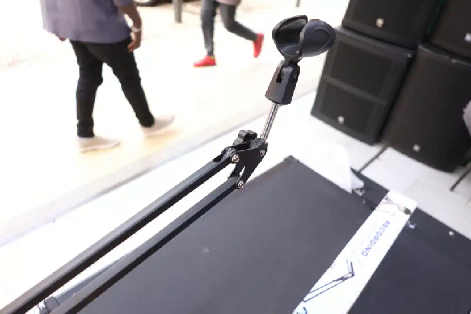 Folding recording mic stand