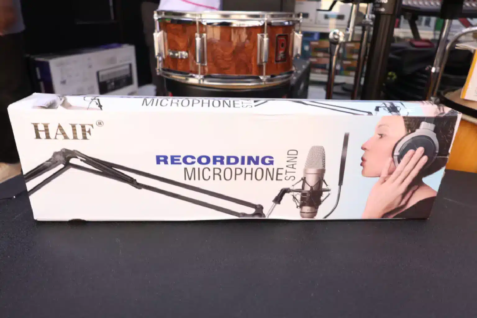 Telescopic recording microphone stand
