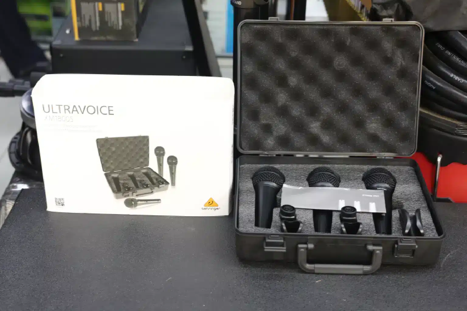 Behringer XM1800S vs Shure SM58