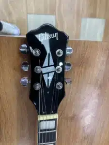 6 strings guitars
