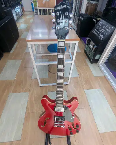 Gibson Solo Guitar