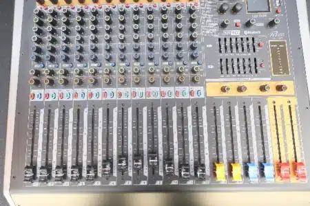 Peavey Pro VX 120 Mixer