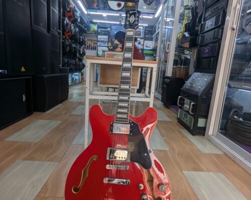 Gibson Solo semi-hollow guitar features Kenya