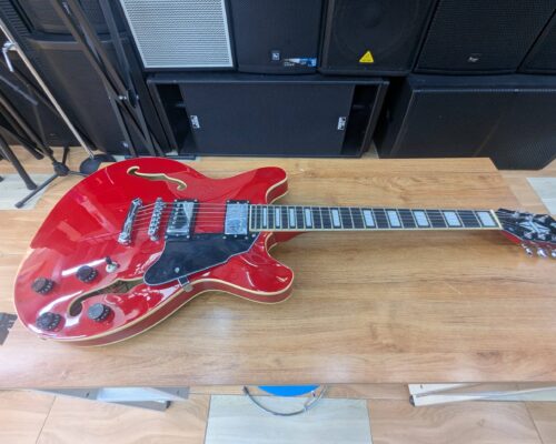 Gibson Solo semi-hollow in Kenya